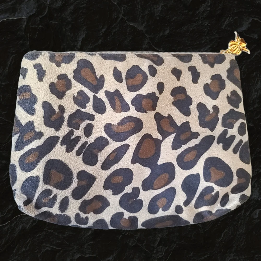 ADM Beauty Trousse Grise Leopard Print Cosmetic Make Up Charm Bag (NWOT)